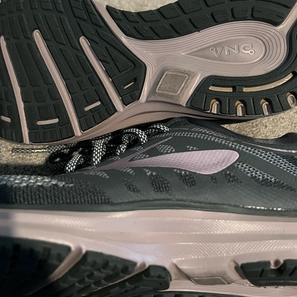Brooks Revel Running Shoes 8.5 - Picture 7 of 8